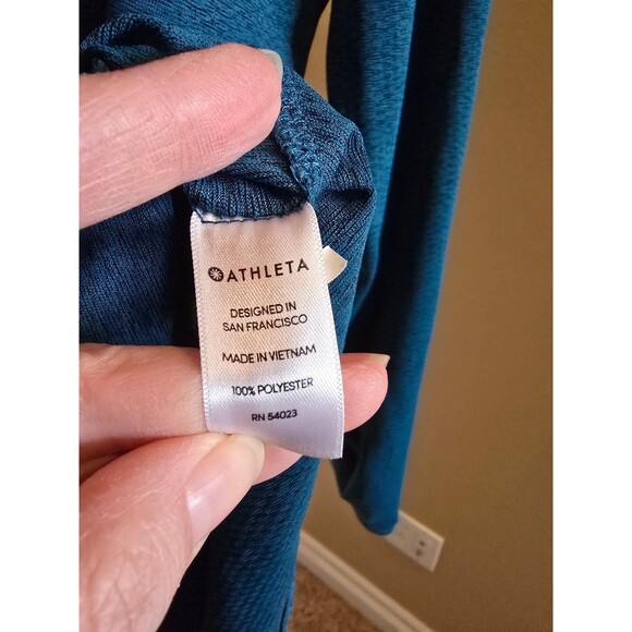 Athleta long sleeve athletic top with twist open back size large - Picture 5 of 8